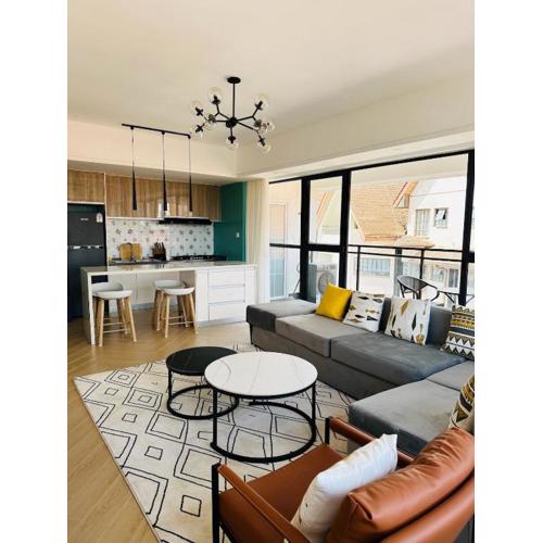 Laurel Hill Suites - Elegant & Comfy 3 Bedroom Suite With Pool, Restaurant, Sauna, Bistro, Gym, Office Space, Fast Wi-Fi & City Views