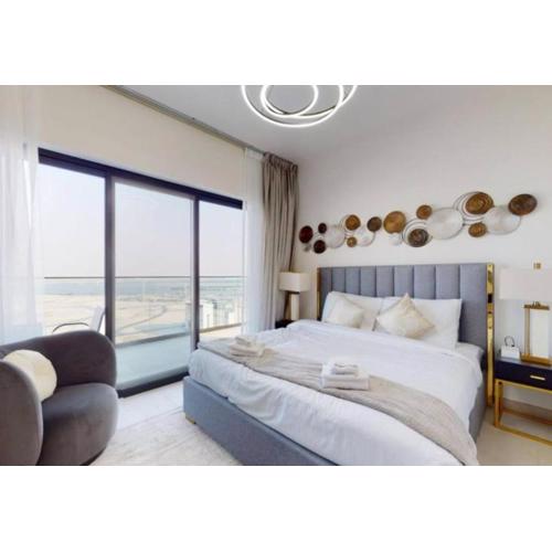 Lavish stay at 3BR apartment - Binghatti Creek - Sleek & Sophisticated - Steps Away from Dubai mall & Burj Khalifa