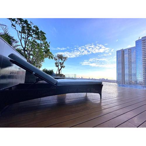 Lavish The Peak 2BR Apartment in Tunjungan Plaza 5 Surabaya City Centre by Le Ciel Hospitality