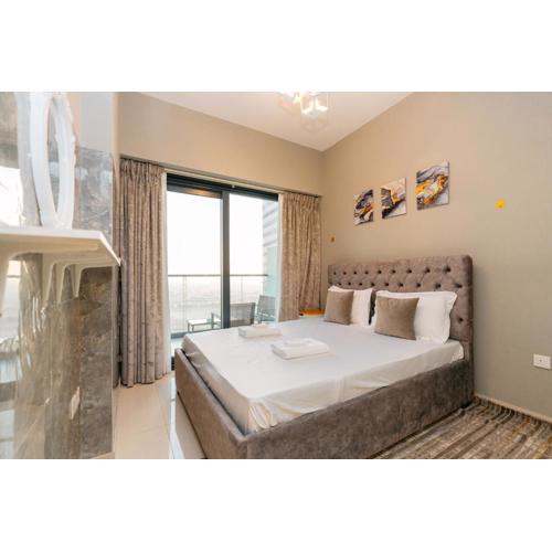 Layali - Elegant 1BR with Balcony & Canal Views