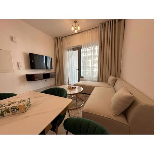 Layover in the Green City 203 Oasis 3