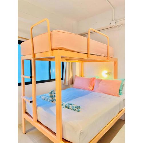 Lazy Sunday Khaosan Hotel