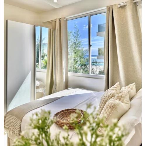 Lazzlla beachside studio apartments