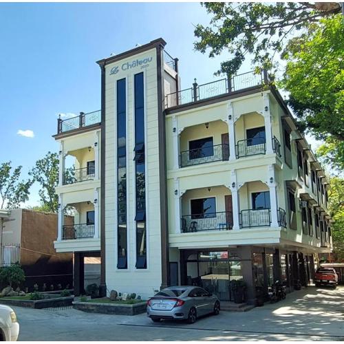 Le Chateau Residences