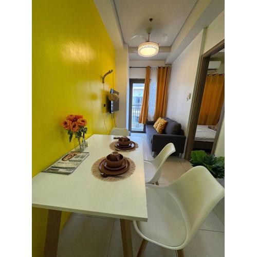 Lemon Room in S Residences near MOA, Airport, US Embassy by Prime Stay