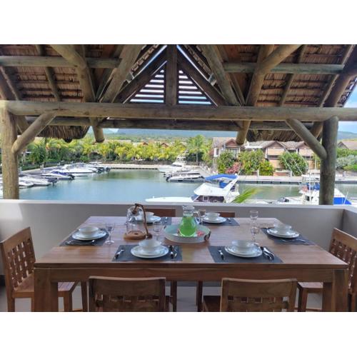 L'Estuaire Seafront Apartment Black River