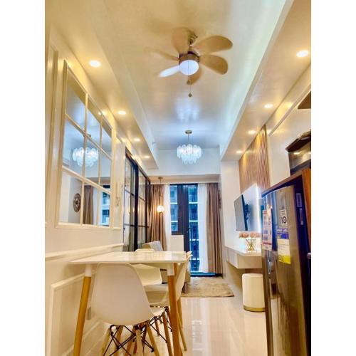 Lian Louise at SMDC Shore 3 MOA with Parking