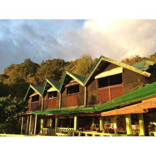 Liberty's Lodge and Diving - Apo Island
