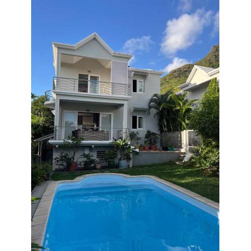 Light & Airy Seaview Duplex