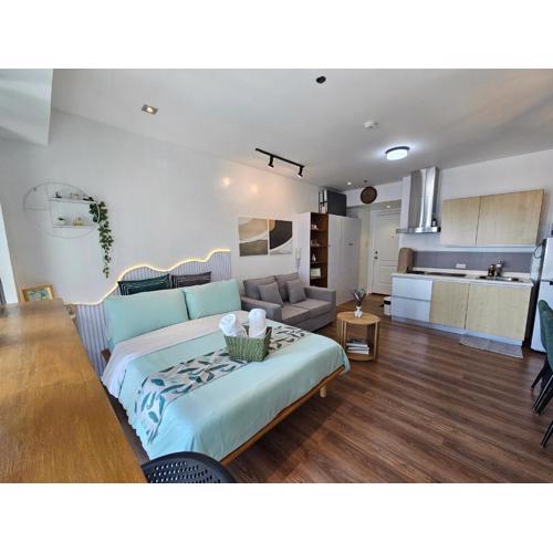 Lil' Olive Spot at SOHO Central Condo in front of Edsa Shangri-la Mall