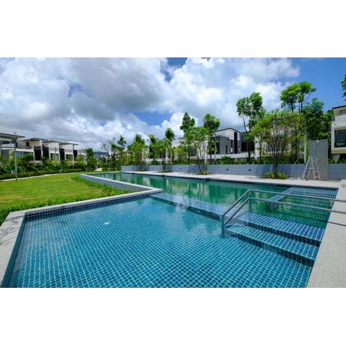 Lily 3bbedrooms Townhouse with a patio, Laguna Park