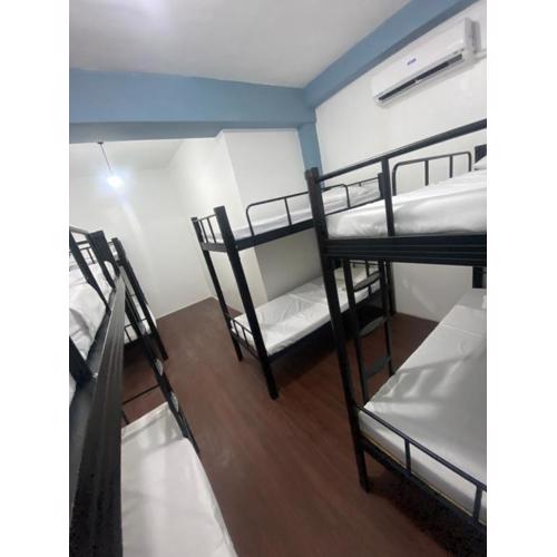 Lime Lite Manila Hostel