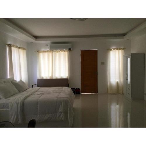 Little White House near Royal Farm Resort