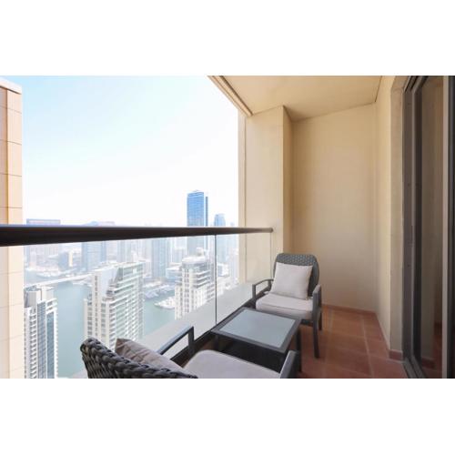 Livbnb- Stylish 2B in Shams with Marina View Walk to Beach