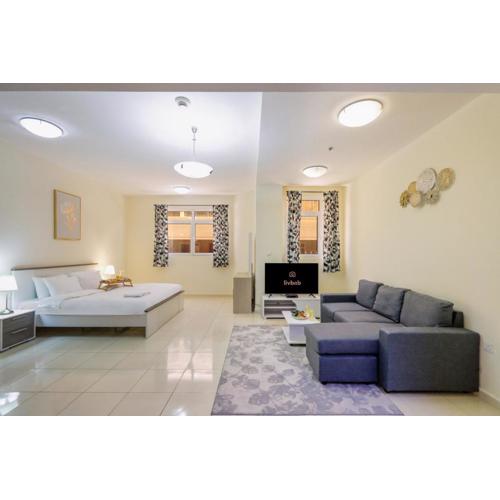 Livbnb-Spacious JVC Studio, Near Dining and Shops