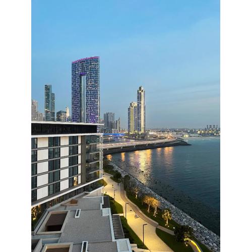 Livbnb-Upgraded 2BR plus Maid's Room with Sea View