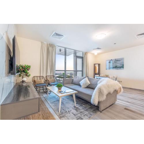 Live in the center of Mountains, Sea, Mangroves