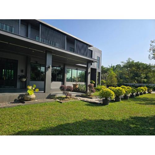 Live Specialty House