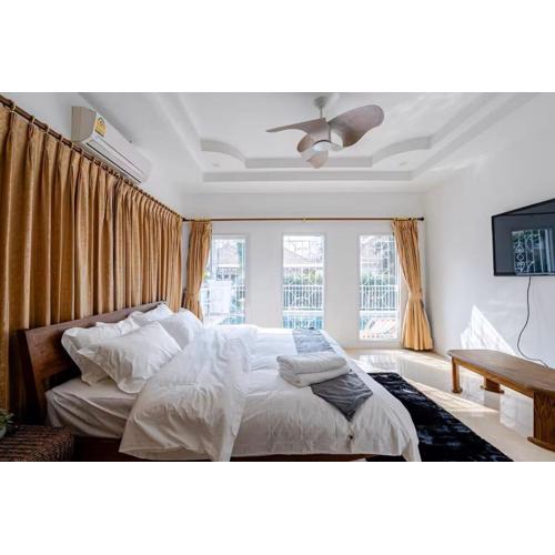 liwei warmth pool villa