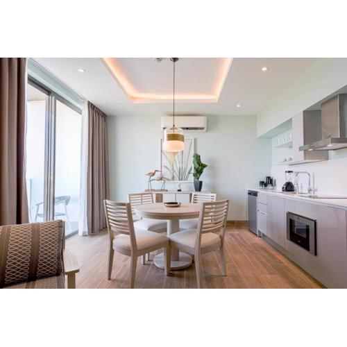 ll Lago at Juanillo Beach