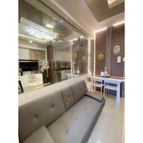 Loft and Luxe 1BR Condo in Clark