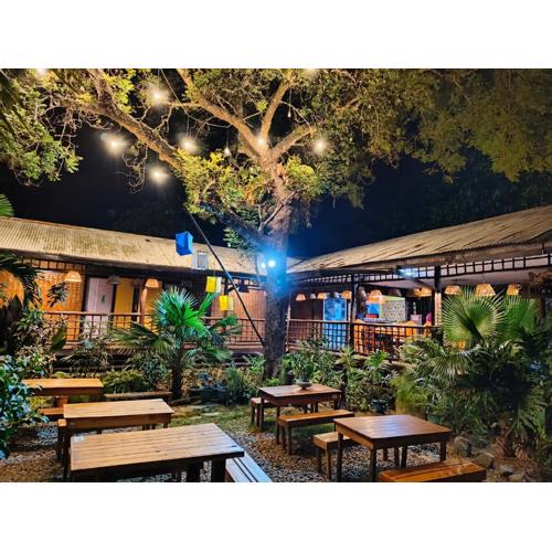 Lokal Hut Bed and Breakfast