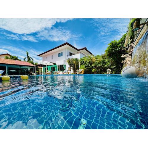 Los Santos Luxury Pool Villa