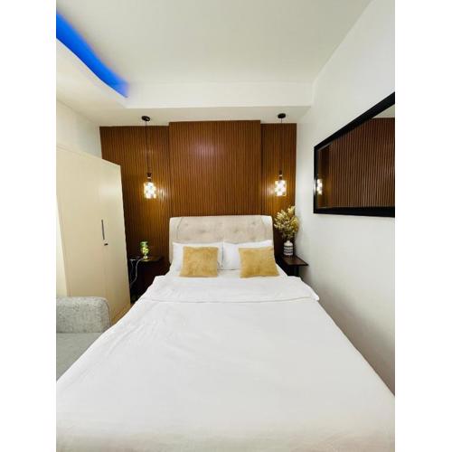 Lou- Mesaverte Residences