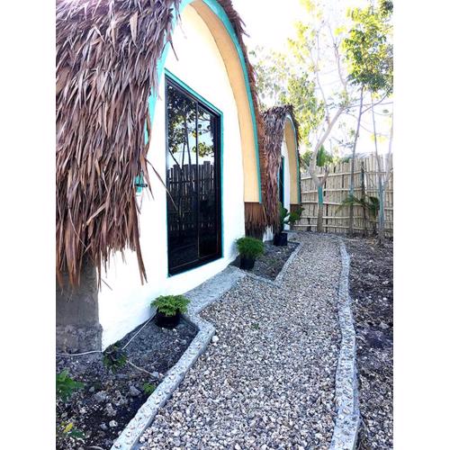 Love Shack Hostel & Cafe