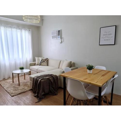 Lovely 2- BR Condo (Fully Air-conditioned w/ Wifi)