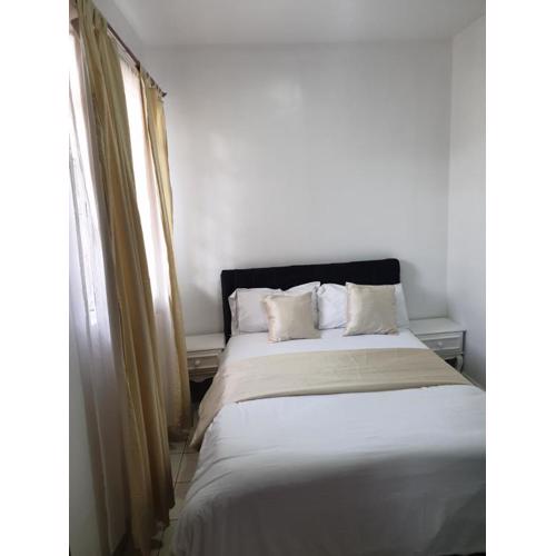Lovely 2 and 1 bedroom guest units Karen
