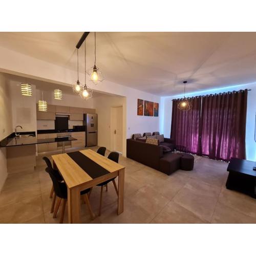 Lovely 2-bedroom apart, next to Park, Free Parking