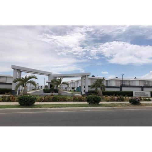 Lovely 3 Bedroom apartment with private parking