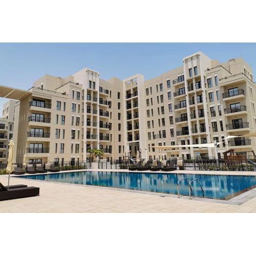 Lovely calm 3BR Apt Easy Accessibility to central Dubai with huge balcony and pool view Town Square