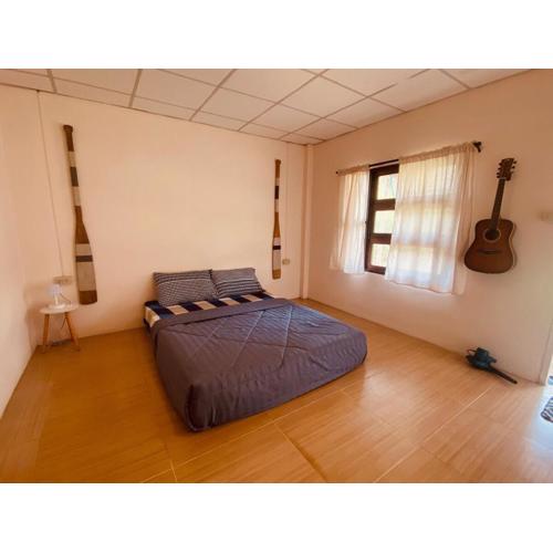 Lovely room 4 mins from town