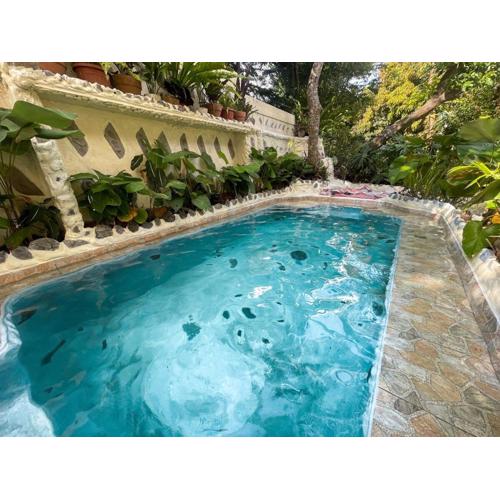 Lovely Villa in Tagaytay with Swimming Pool & Billiards up to 25pax