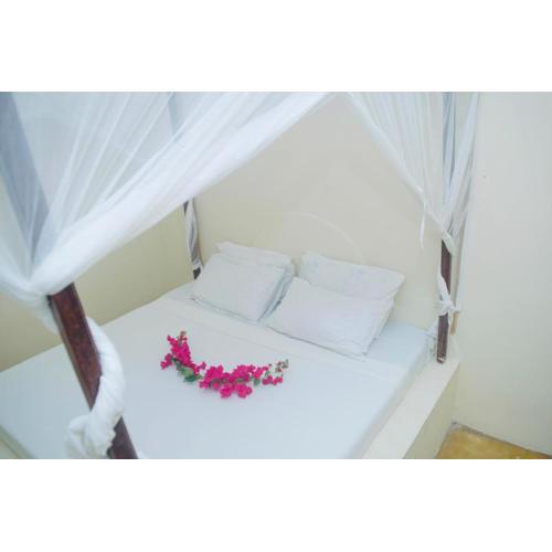 Low budget double room in Paje