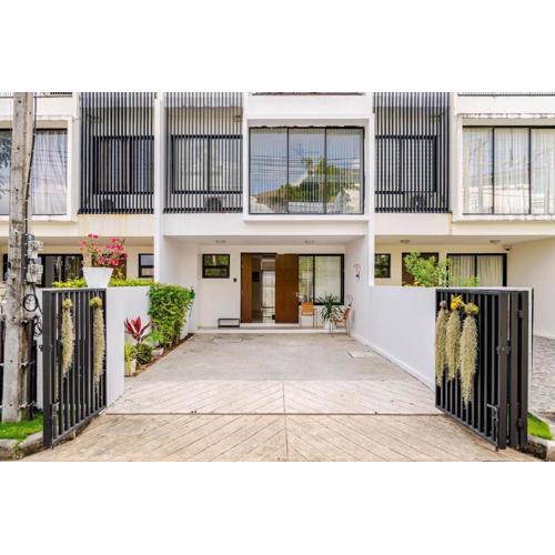 LP 65-57 Spacious holiday home close to the beach