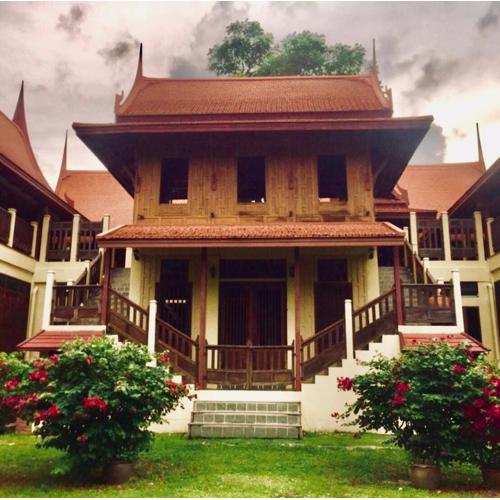 Luang Chumni Village