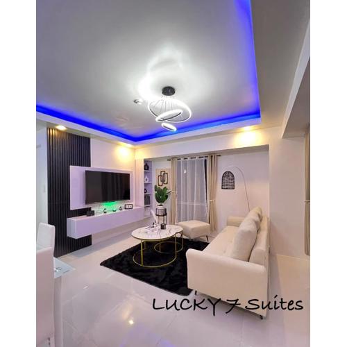 LUCKY 7 Suites