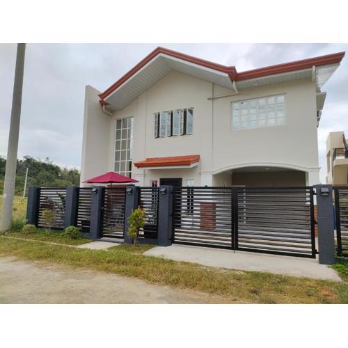Lucky Swiss Transient House Alaminos - Entire House near Hundred Islands