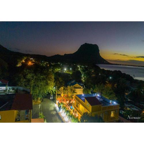 Lukshvilla private villa Le morne wind n kite surfers accomodation & car rental mauritius