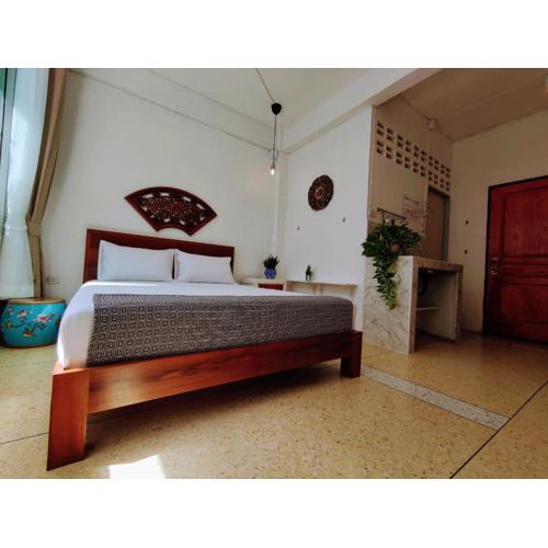 Lumphini 5 Train station center EnSuite Aircon