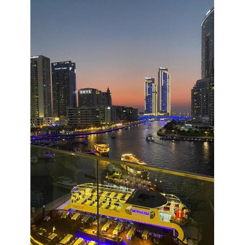 Lux 1BR Direct access to Dubai Marina 4 people