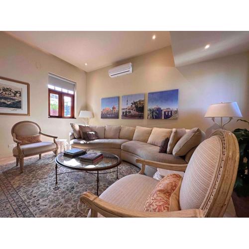 Lux 2-Level Townhouse with Stunning Historic Views