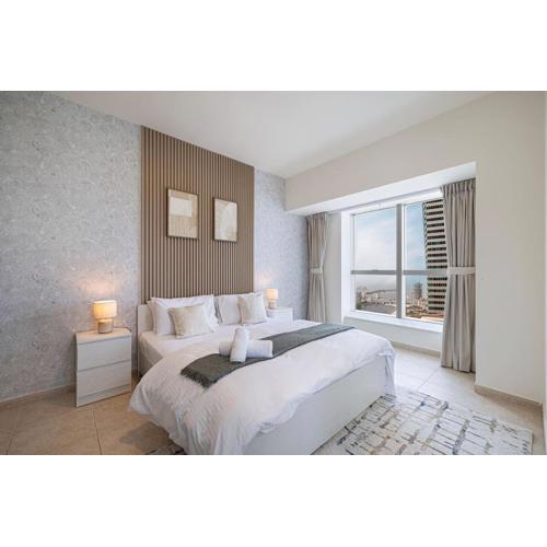 Lux 2BR with Sea Views in Marina