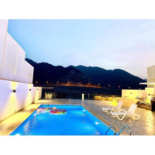 Lux 3BR Villa, Sea Views & Pool