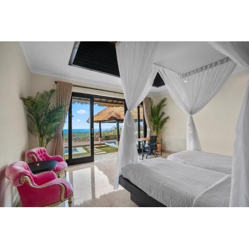 Lux 3BR Villa with Ocean Views, Pool & Full Kitchen