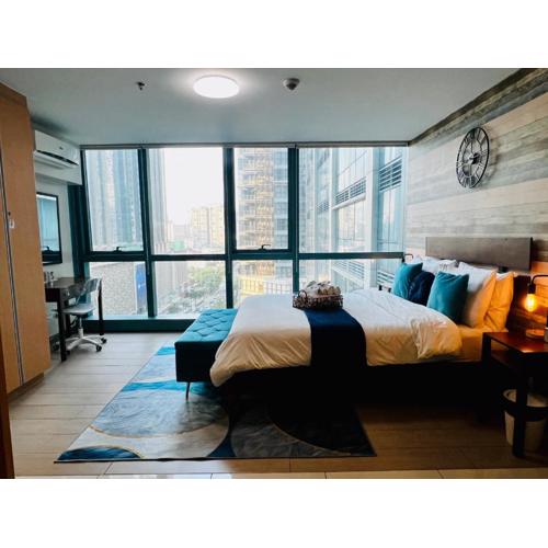LUX BGC 1BR, Uptown Mall Connector, Pool & 5G WiFi, Ste 11