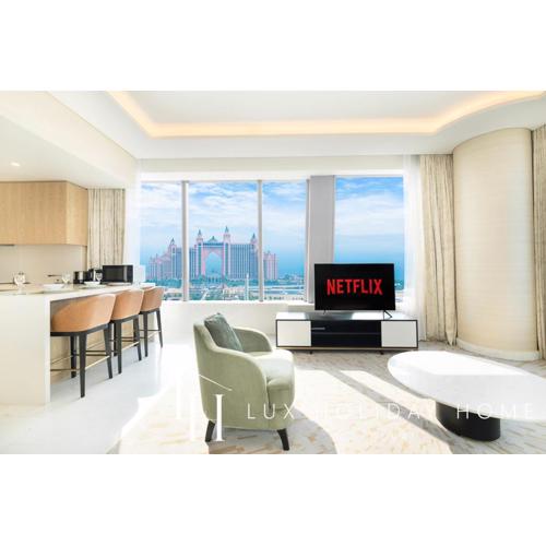 LUX Iconic Views at The Palm Tower Suite 4